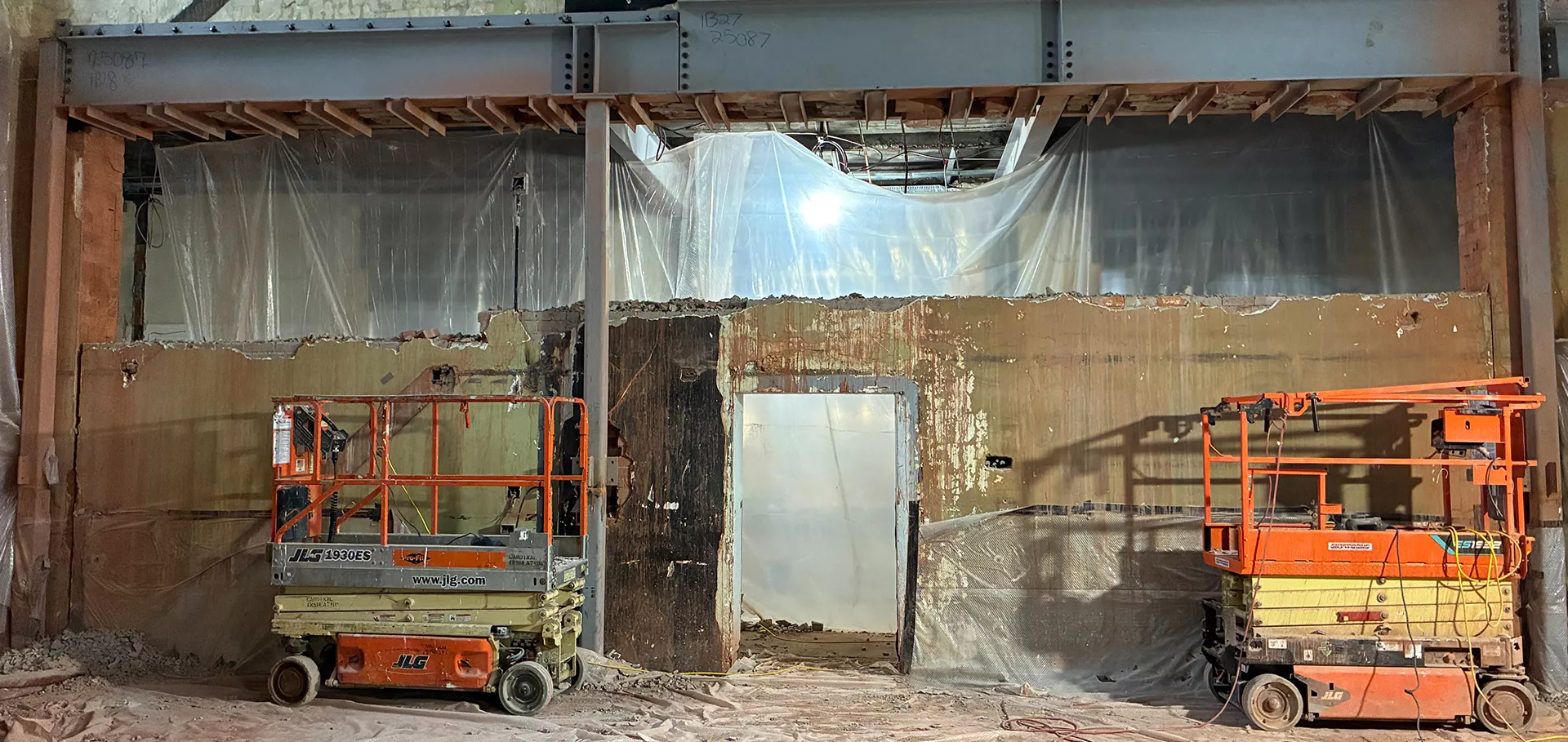 Exposed wall with lifts